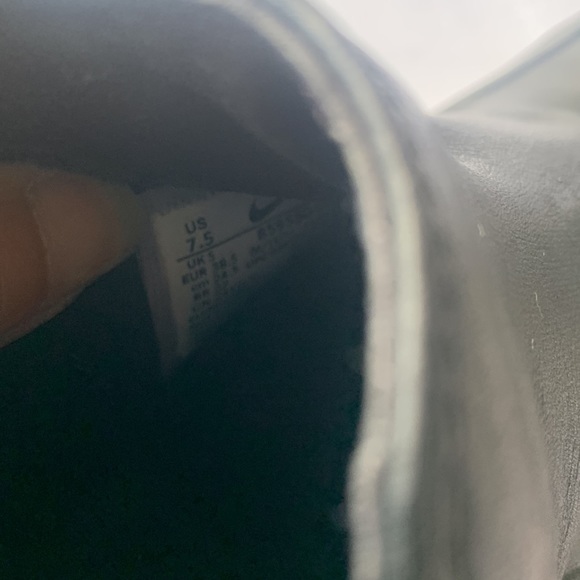 Nike Women's AIR MAX Leather Pull On Shoes - BRAND NEW- Size 7.5  NWOT - Picture 7 of 11